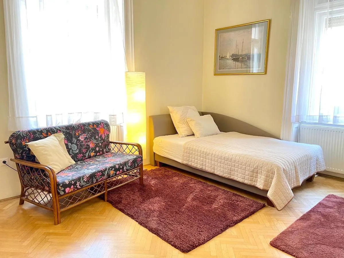 Isabelle Residency - Balcony & A.C Apartment Budapest