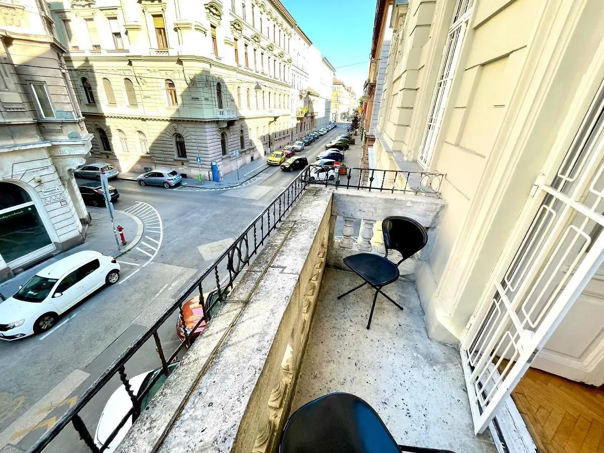 Isabelle Residency - Balcony & A.C Apartment Budapest Hungary