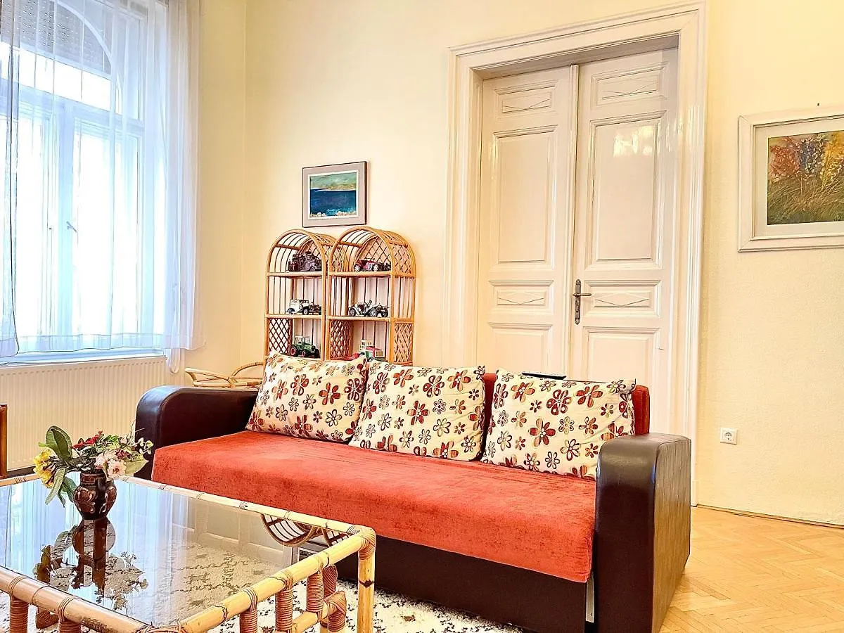 Isabelle Residency - Balcony & A.C Apartment Budapest