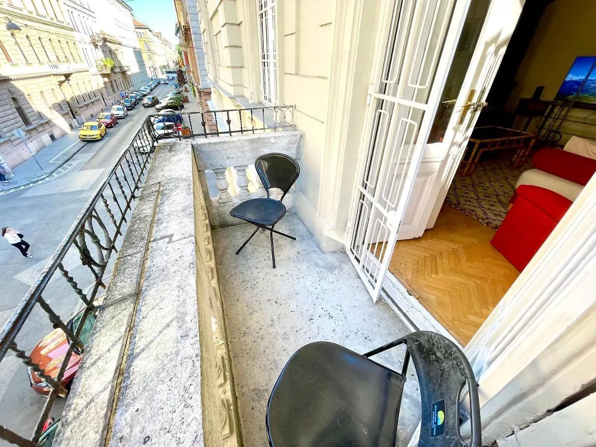 Isabelle Residency - Balcony & A.C Apartment Budapest